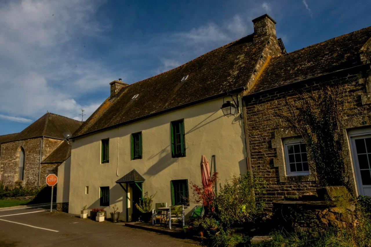 Auberge Le Canard Qui Rit Plélauff Eksteriør billede